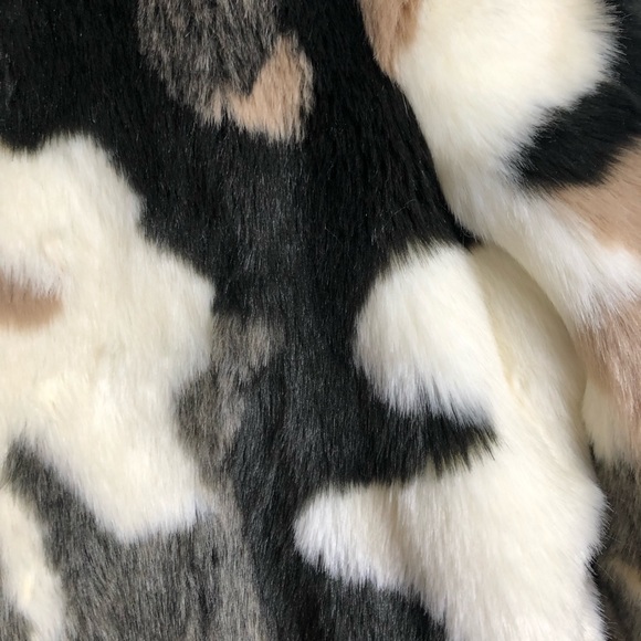🧥 Woman Faux Fur Three Color Long Cow Coat 🧥 - Picture 3 of 6